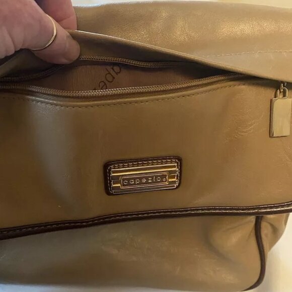 Capezio 2 Tone Tan Brown Shoulder Hand Bag Purse Gold Tone Hardware Faux Leather - Picture 5 of 5